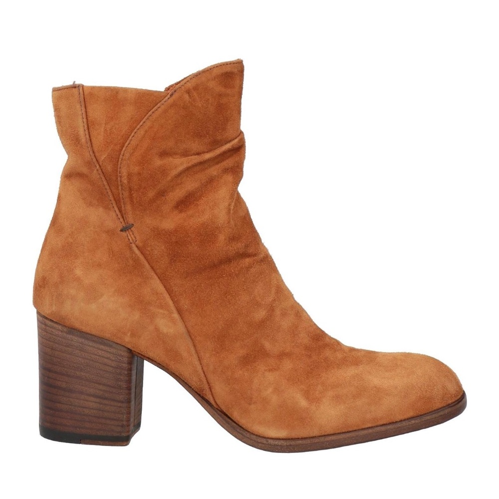 NWT Pantanetti Suede Cinched Booties